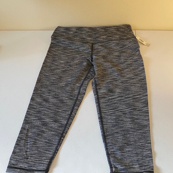 Victoria Sport Secret Heathered Leggings Knockout Capris NWT Sz Med - Picture 10 of 10